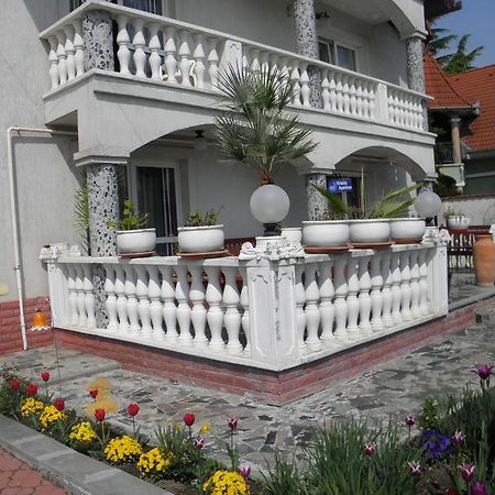 Bed and Breakfast Kristaly Apartman Hévíz Exterior foto