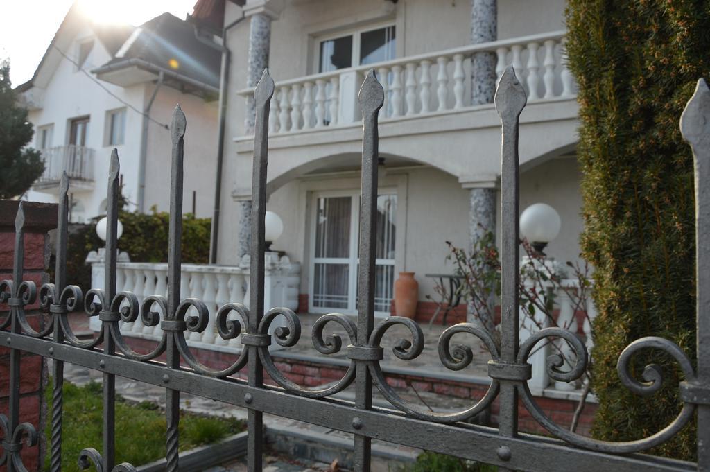 Bed and Breakfast Kristaly Apartman Hévíz Exterior foto