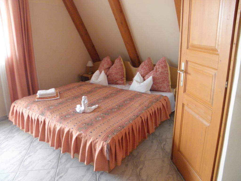 Bed and Breakfast Kristaly Apartman Hévíz Exterior foto