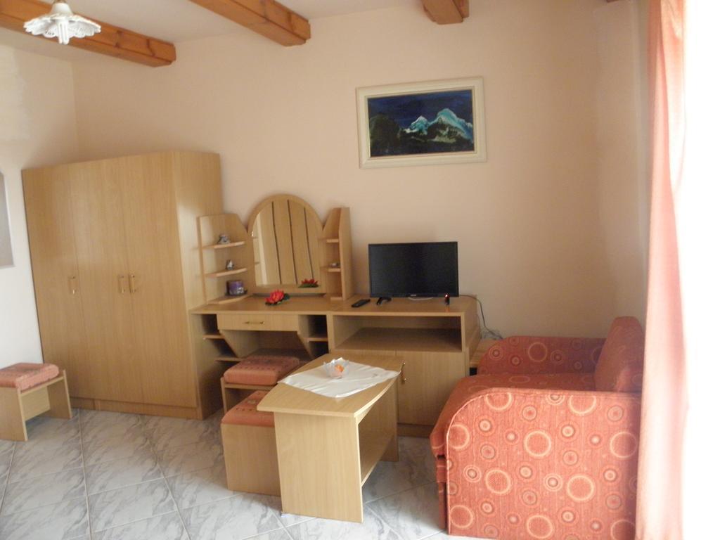 Bed and Breakfast Kristaly Apartman Hévíz Exterior foto