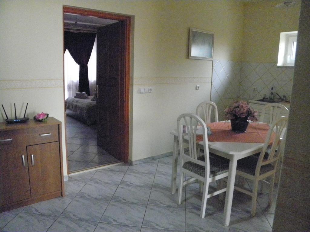 Bed and Breakfast Kristaly Apartman Hévíz Exterior foto