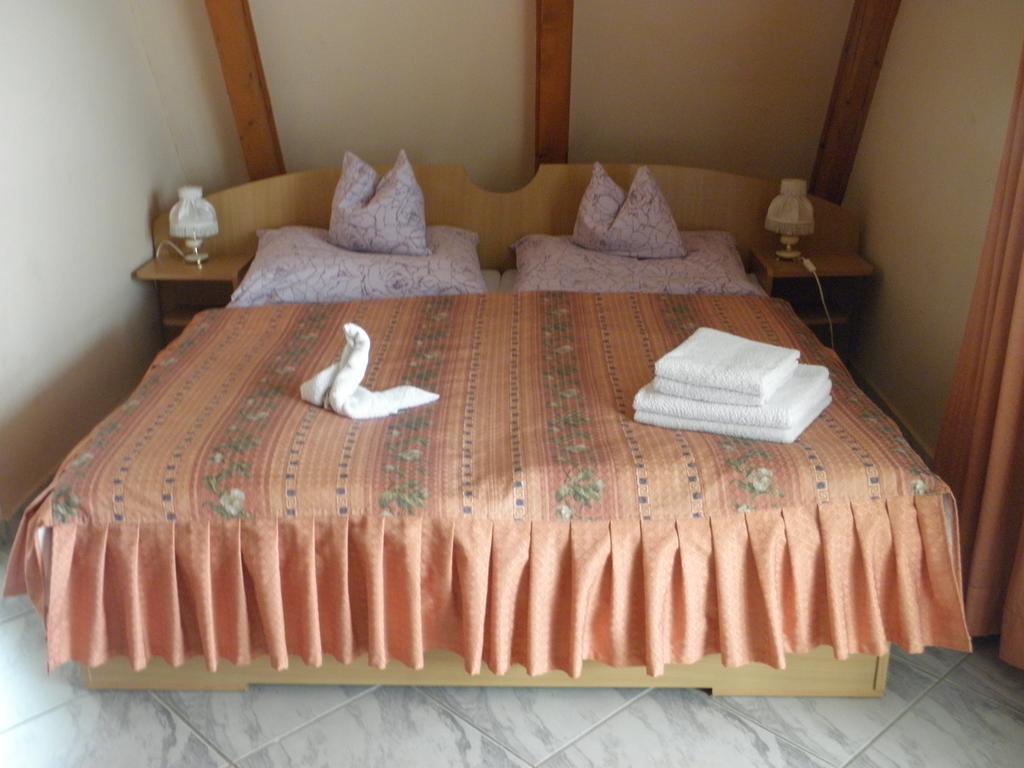 Bed and Breakfast Kristaly Apartman Hévíz Exterior foto