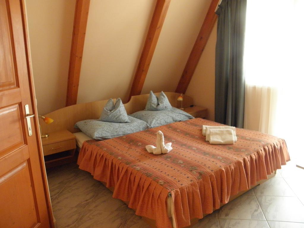 Bed and Breakfast Kristaly Apartman Hévíz Exterior foto