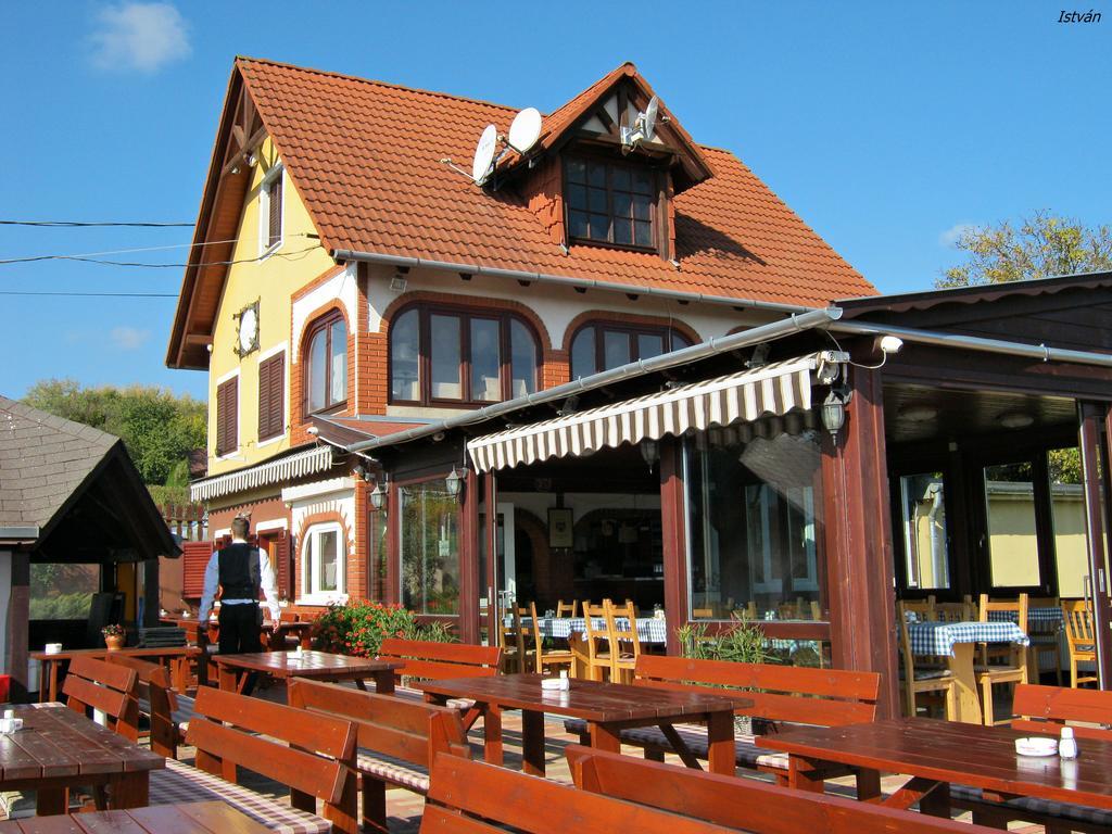 Bed and Breakfast Kristaly Apartman Hévíz Exterior foto