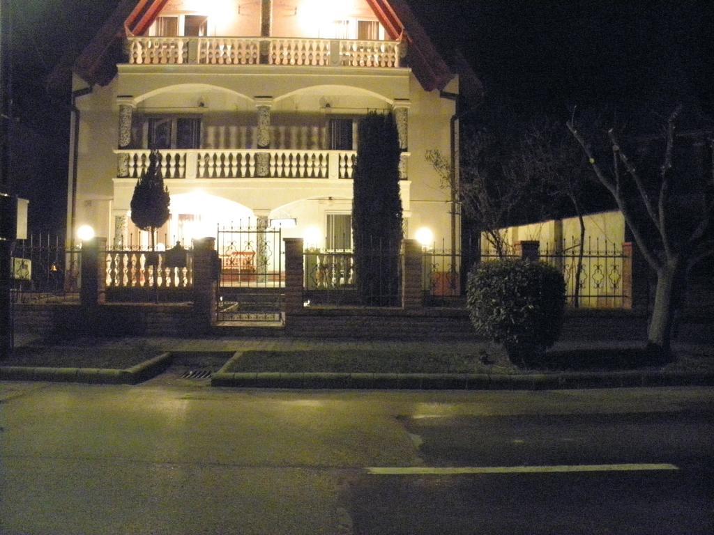 Bed and Breakfast Kristaly Apartman Hévíz Exterior foto